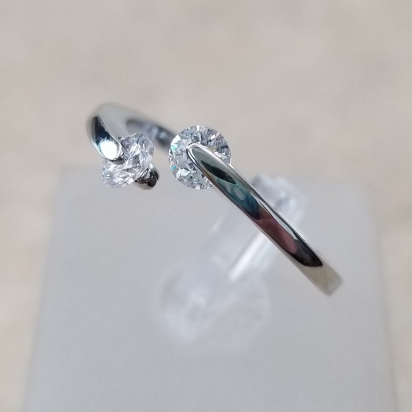 Delicate 18k ring - Picture 2 of 7